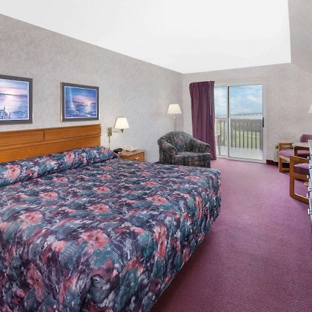 Hotel Super 8 By Wyndham St. Ignace Exterior foto