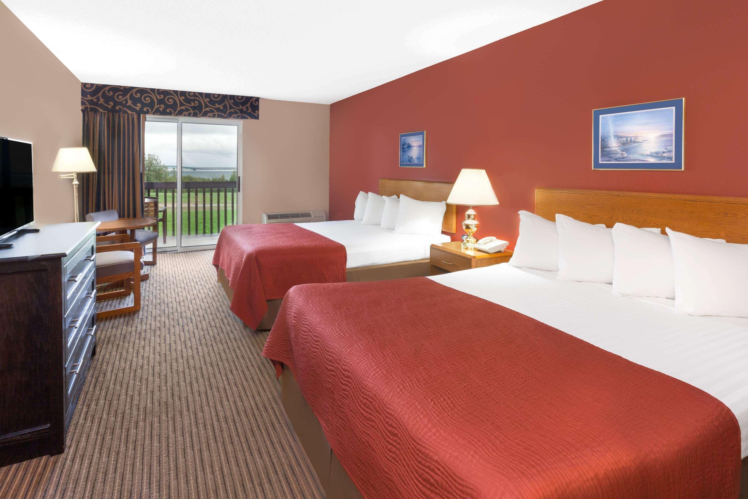 Hotel Super 8 By Wyndham St. Ignace Exterior foto