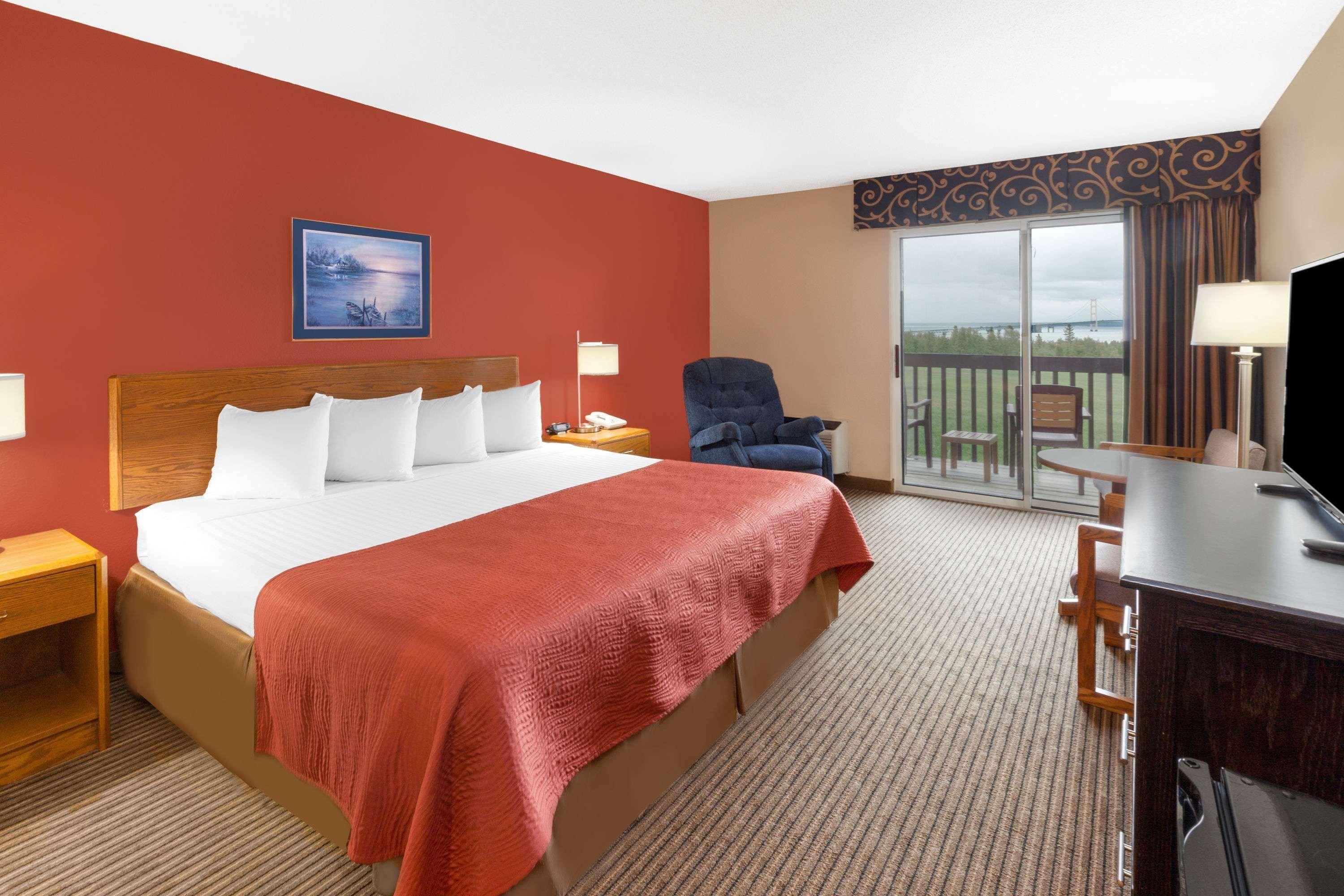 Hotel Super 8 By Wyndham St. Ignace Exterior foto